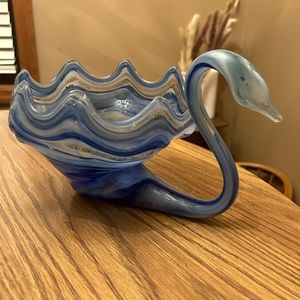 Blue swan - art glass bowl - mcm vintage décor Measurements in photos